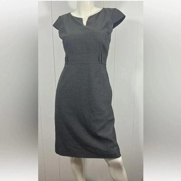 Tahari Women's Gray V Neck Sheath Dress Sleeveless Size 6 Cap Sleeve - Picture 1 of 8